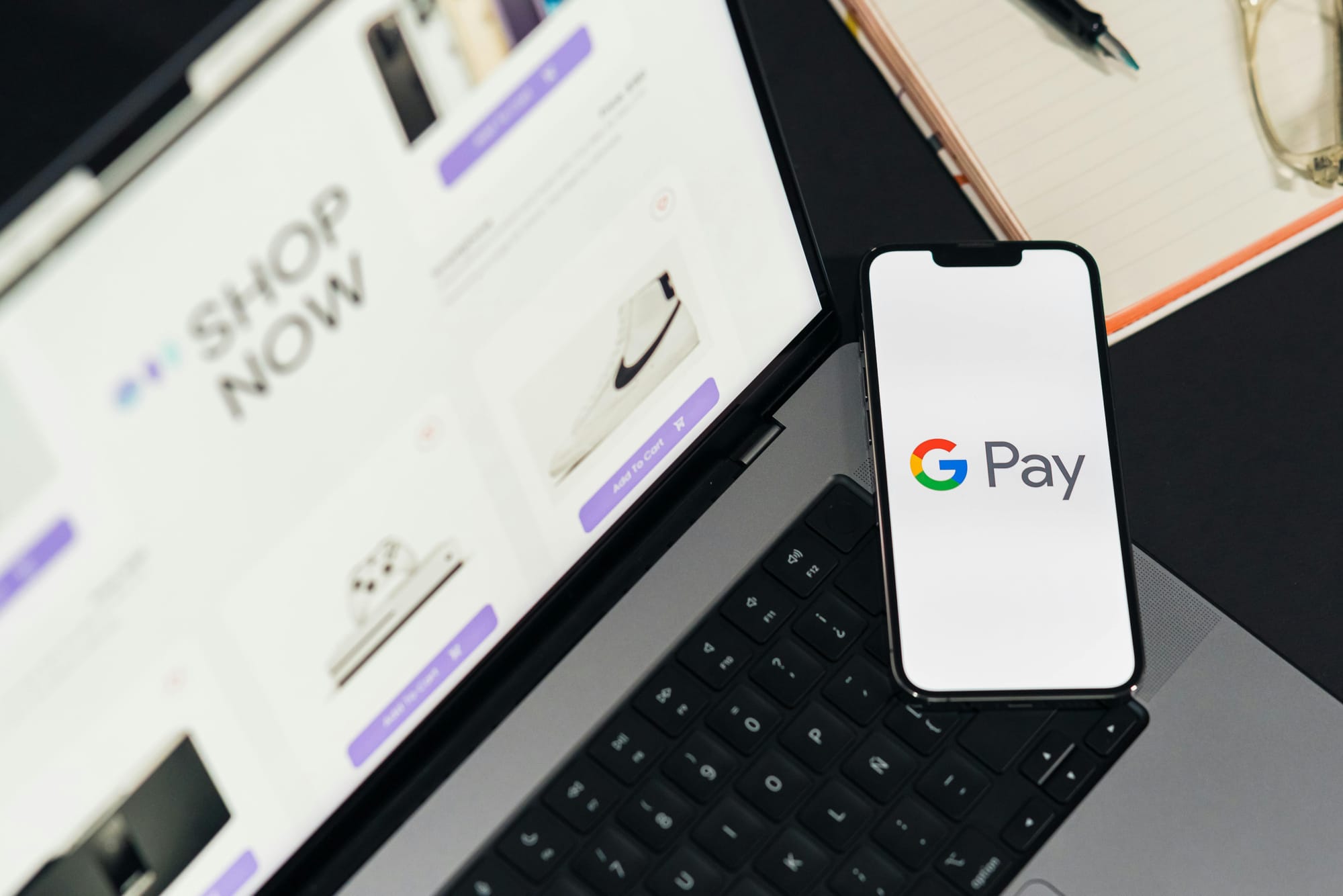 Google testa novo rótulo em anúncios do Shopping destacando o menor preço dos últimos 30 dias