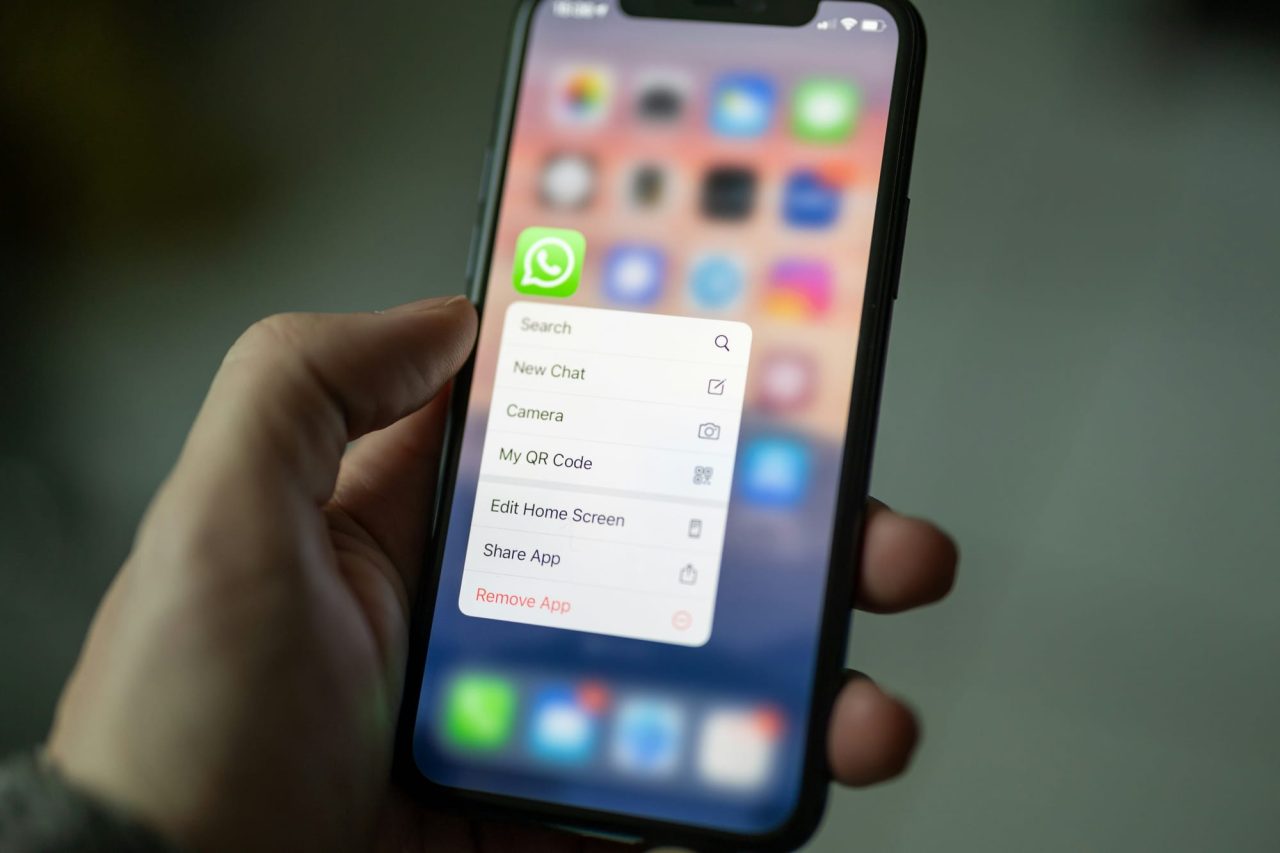 Inteligência artificial e WhatsApp dominam as estratégias digitais em 2025