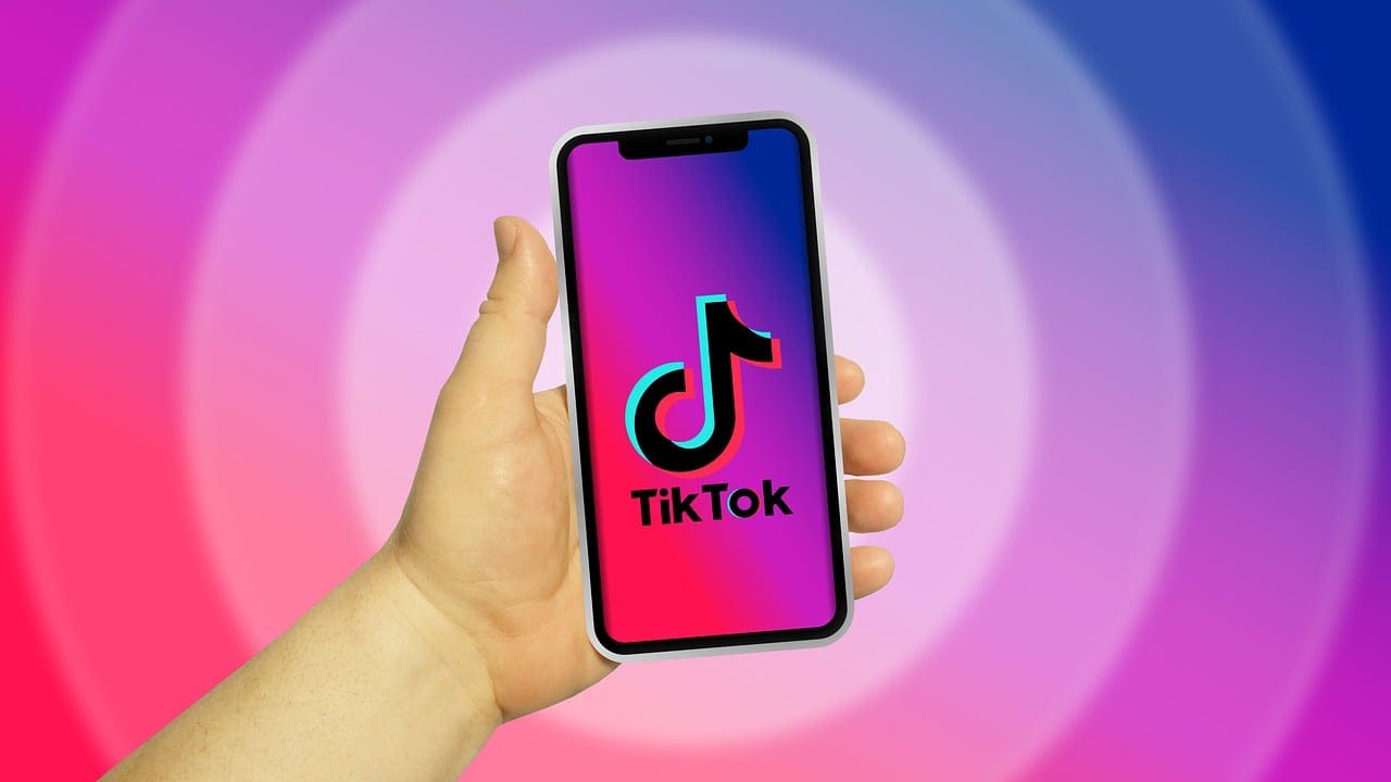 China trava negociações sobre TikTok após nova ofensiva tarifária de Trump