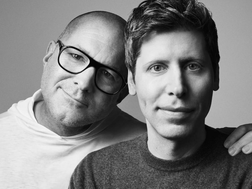 OpenAI aposta alto em hardware com aquisição da startup de Jony Ive