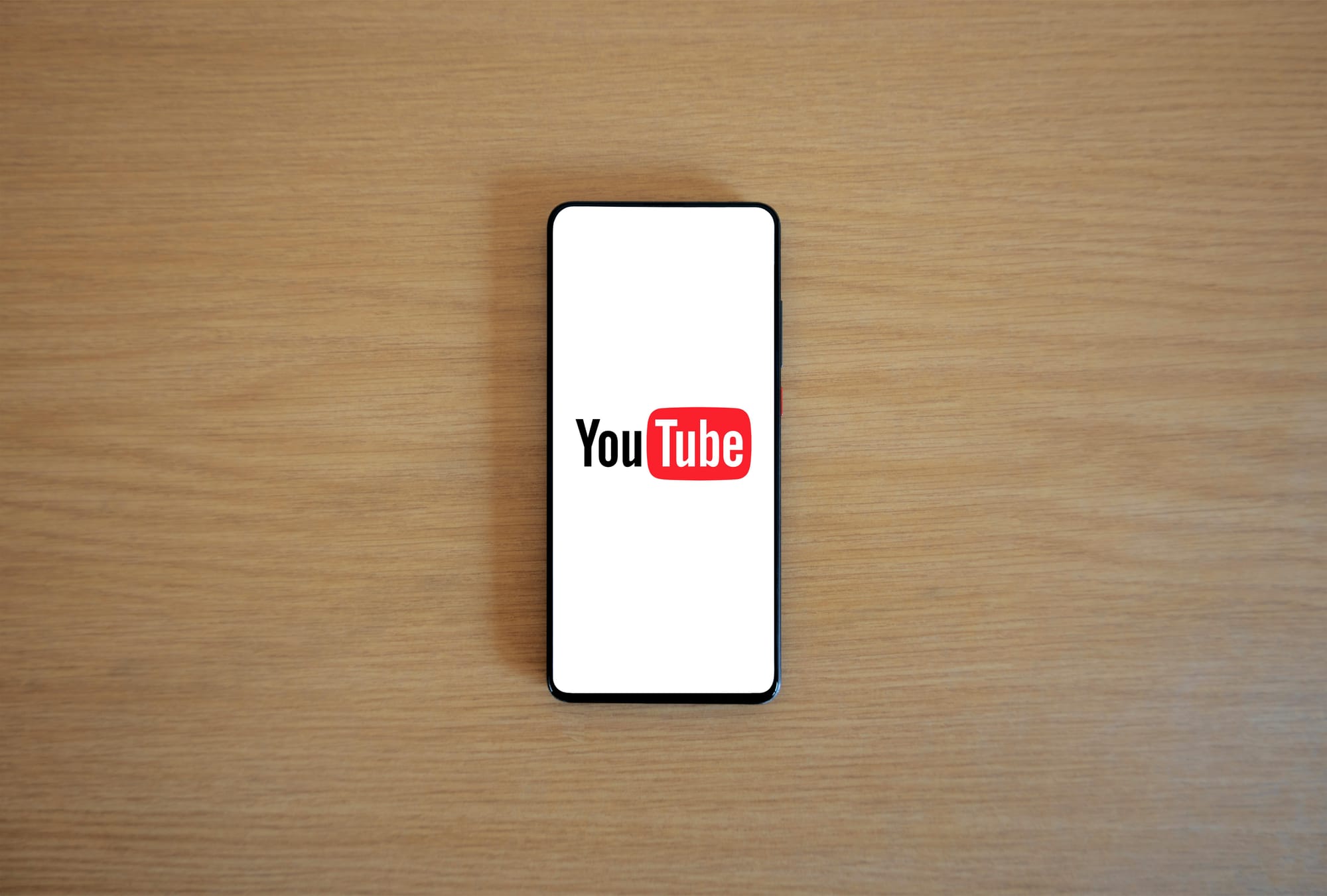 YouTube começa a testar Visões Gerais com IA nos resultados de busca